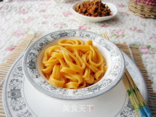 金色胡萝卜面的做法