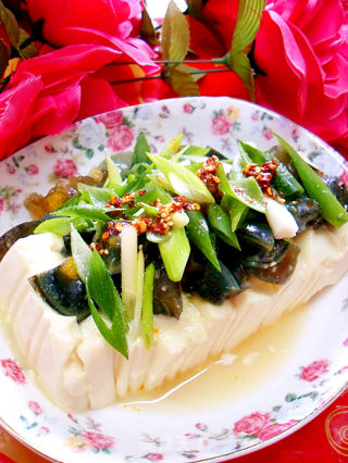 皮蛋拌豆腐——萦绕在口里那最美的味道的做法