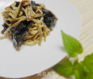 黄花菜炒木耳的做法