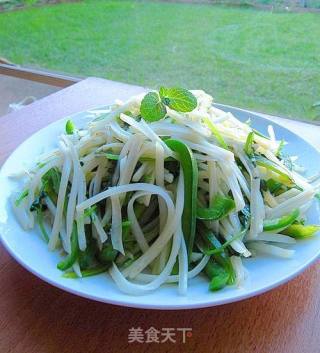 清炒土豆圆椒丝的做法