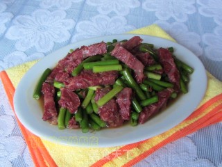 蒜薹炒牛肉的做法