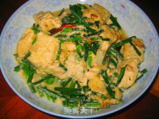韭菜花闷臭豆腐的做法
