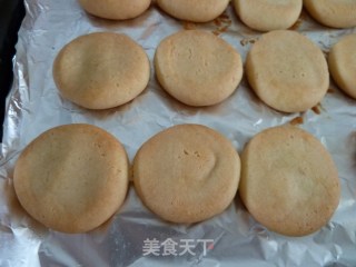 蛋香小圆饼干---用植物油也可以做出酥松饼干的做法