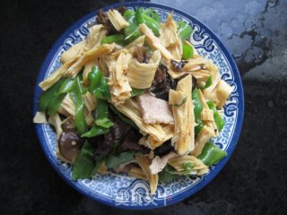 腐竹肉片的做法