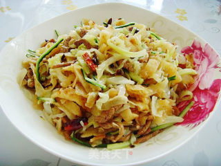 肉丝炒饼的做法