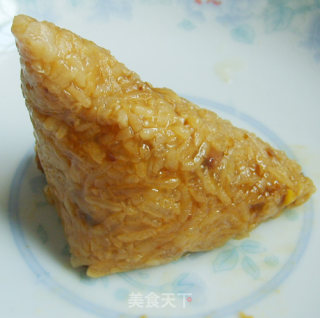 肉粽—玉米肠香肠咸蛋黄肉粽（附三角粽包法）的做法