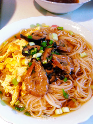 月子美食·姜蛋索面的做法