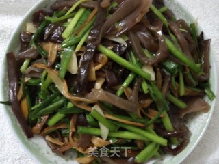 木耳炒黄花的做法