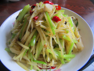 芹菜炒土豆丝的做法