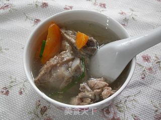 胡萝卜小排汤的做法