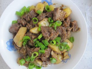 牛肉炖土豆的做法