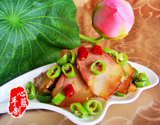 心蓝手制私房菜【小炒湖南腊肉】——在生活的苦难中涅槃的做法