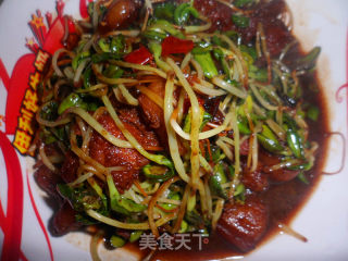 无花肉烧黑豆芽的做法