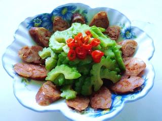 苦瓜炒腊肠的做法