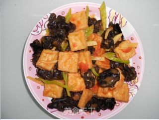 木耳烩豆腐的做法