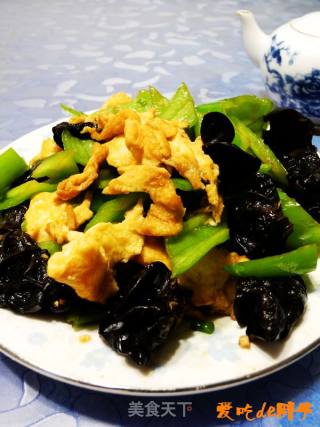 辣椒木耳炒鸡蛋的做法