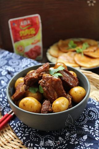 小土豆烧排骨的做法