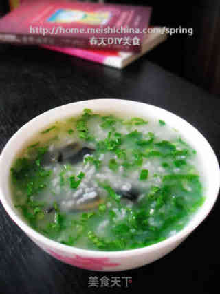 清香扑鼻的莴笋叶皮蛋粥的做法