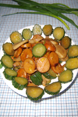 鸡腿菇清炒黄瓜的做法