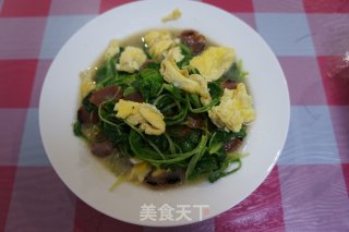 腊肠鸡蛋豌豆苗的做法