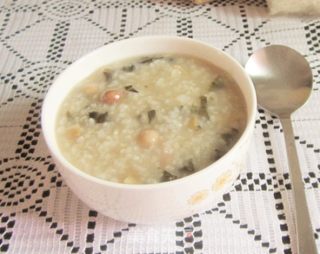 咸猪骨菜干粥的做法