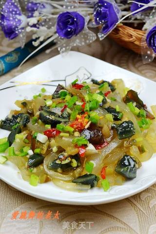 辣味皮蛋拌粉皮的做法