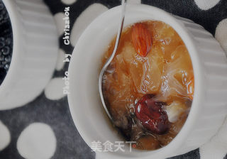 【红枣杏仁银耳羹】夏季的润肤养颜，滋阴补血益气佳品