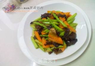 蚝油芦笋炒黑木耳的做法