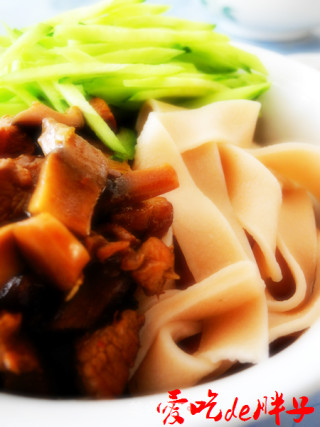菌香肉酱手擀面的做法