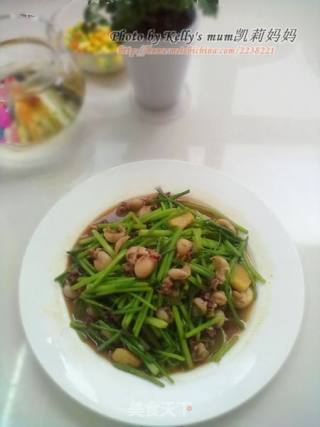 墨鱼仔炒香芹的做法