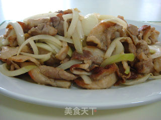 家常菜“煎肉炒洋葱”的做法