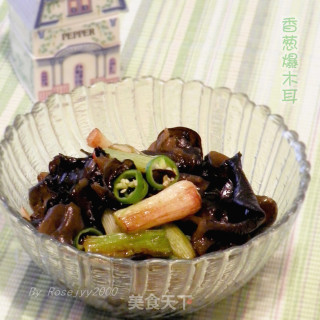 香葱爆木耳的做法