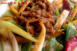 别把大葱不当菜【葱爆肥牛】 （小二，再来盆米饭）