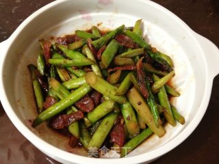 腊肠酱炒芦笋的做法