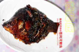 葱烤河鲫鱼的做法