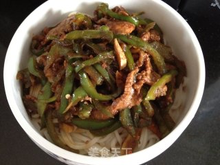 二伏天吃面——青椒肉丝面的做法