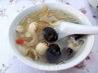 冰糖银耳羹的做法