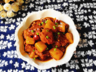 土豆烧排骨的做法