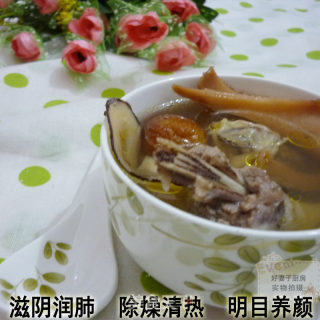 营养美味的广东靓汤——响螺片海底椰煲鸡的做法