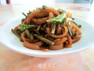 酸豇豆炒猪皮的做法