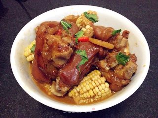 美味农家菜——玉米炖猪手的做法