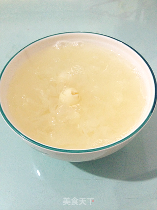 养颜甜品——冰糖银耳莲子羹