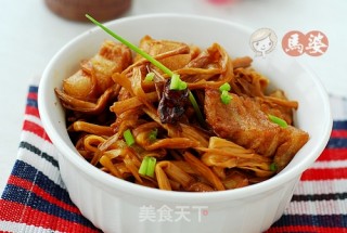 黄花菜烧五花肉的做法