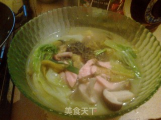 酸菜香肠片汤的做法