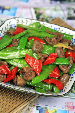 荷兰豆炒鸡心的做法
