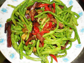 腊肉炒豆角的做法