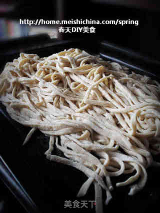 鸡蛋手擀面的做法