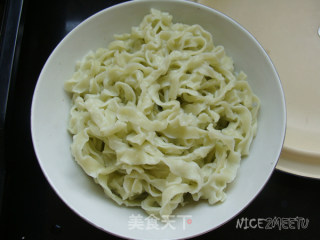 菠菜鸡蛋面的做法