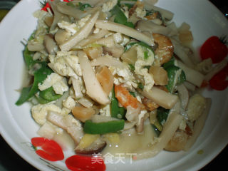 鸡腿菇炒丝瓜的做法