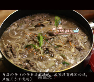 《韩式牛肉蘑菇粉条锅》的做法